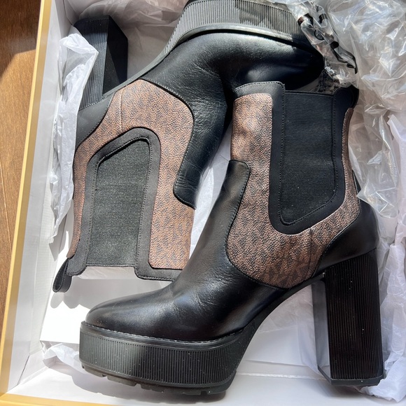 MICHAEL Michael Kors Womens Cramer Bootie Leather Almond Toe Ankle Fashion Boots - Picture 2 of 4